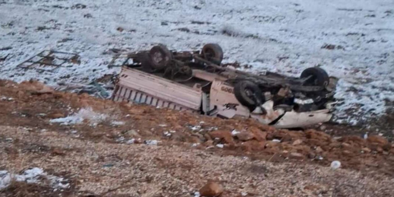 Kamyonet şarampole devrildi: 4 yaralı