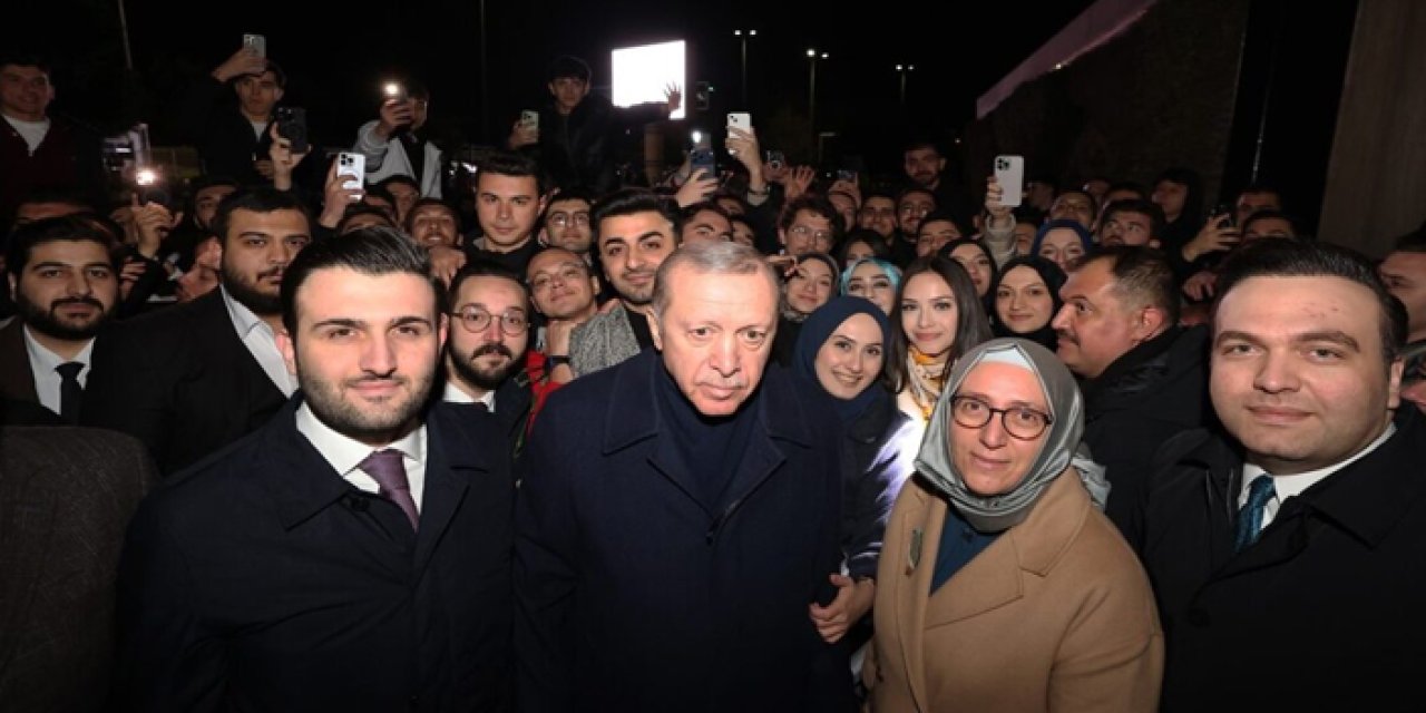 AK Parti'li gençler Cumhurbaşkanı Erdoğan'ın doğum gününü kutladı