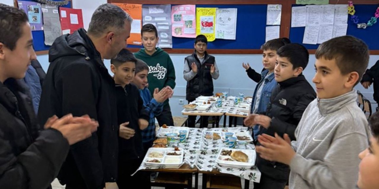 Başkan Çetin öğrencilerle aynı sofrada oruç açtı