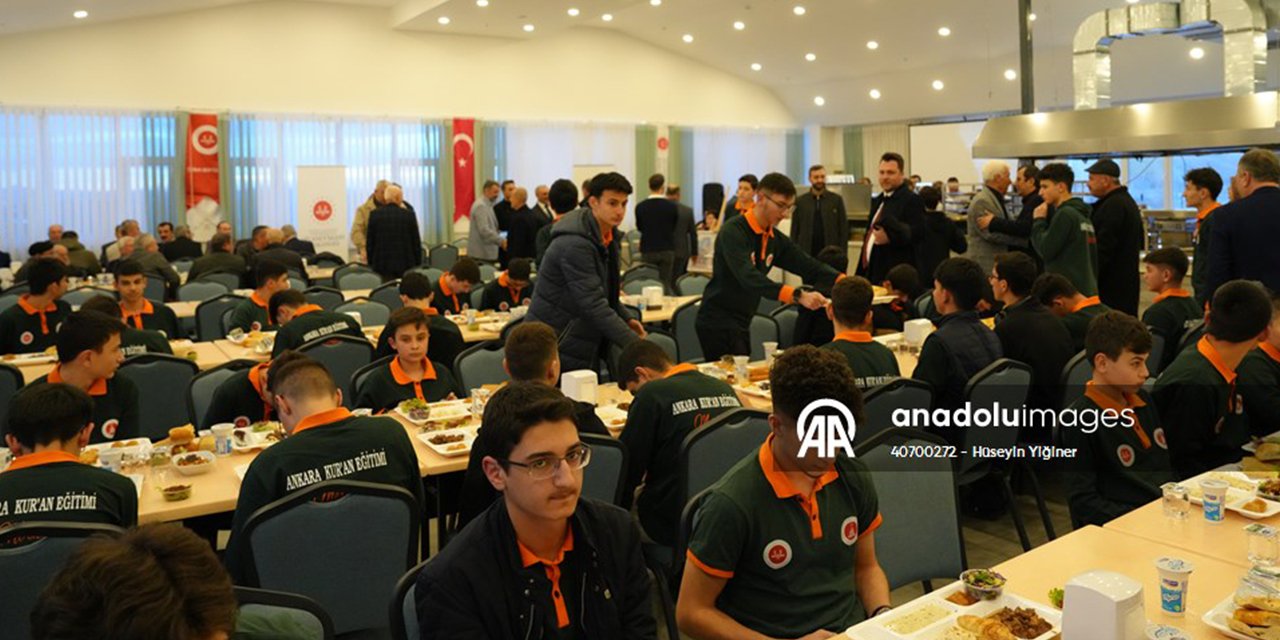 Çubuk Kaymakamı hafızlarla iftarda buluştu