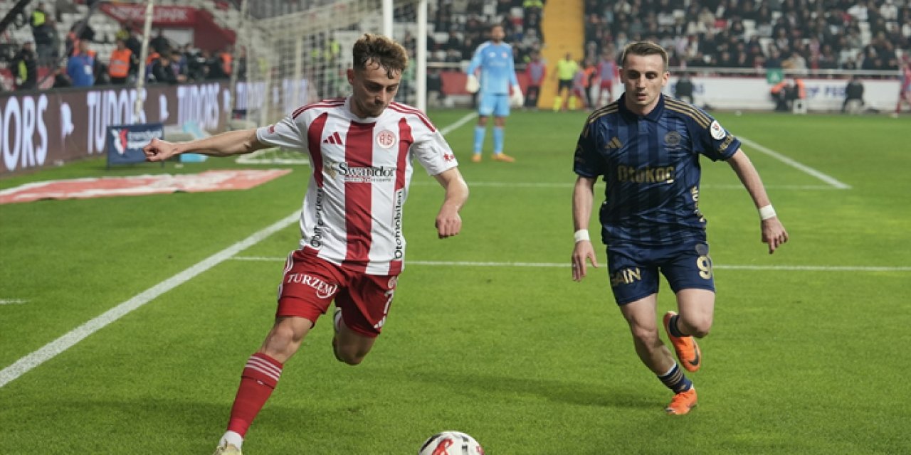 Fenerbahçe Antalya deplasmanından 1 puanla döndü