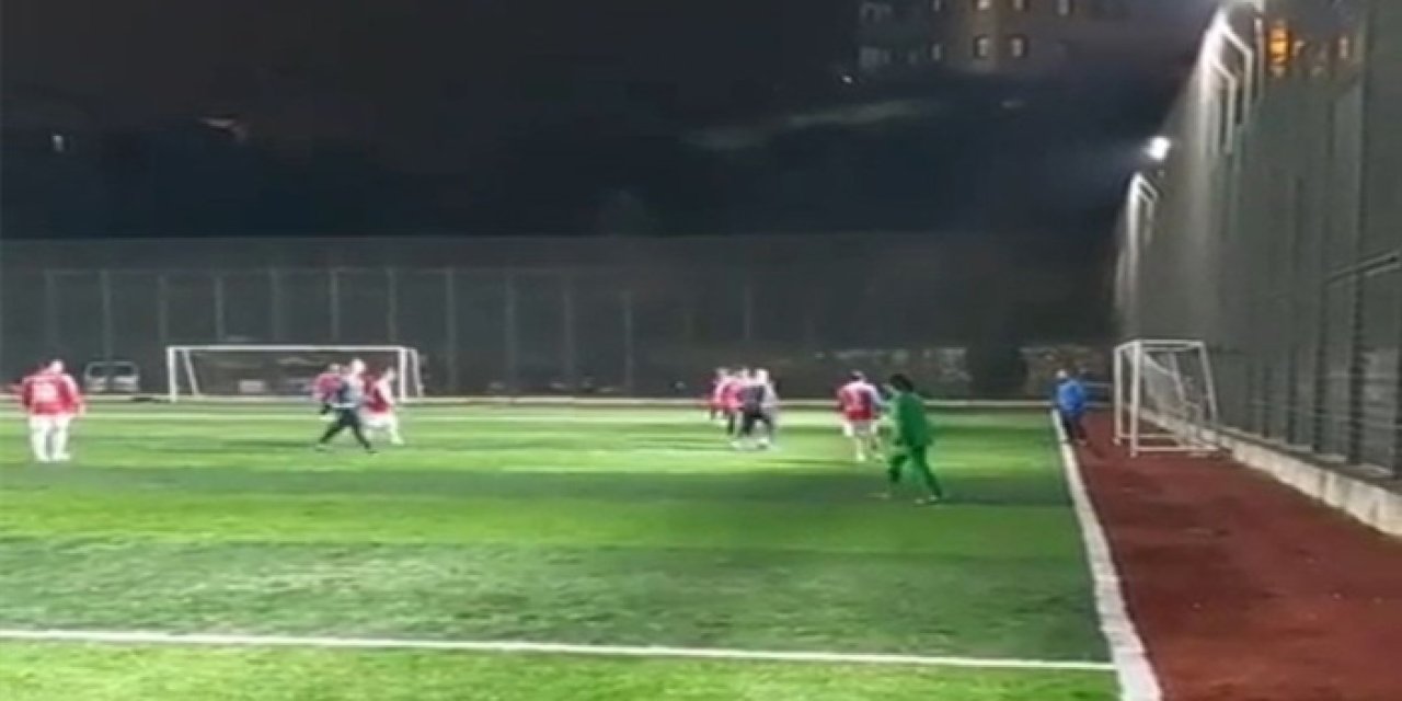 Şok Ölüm: Halı sahada kalp krizi geçirdi