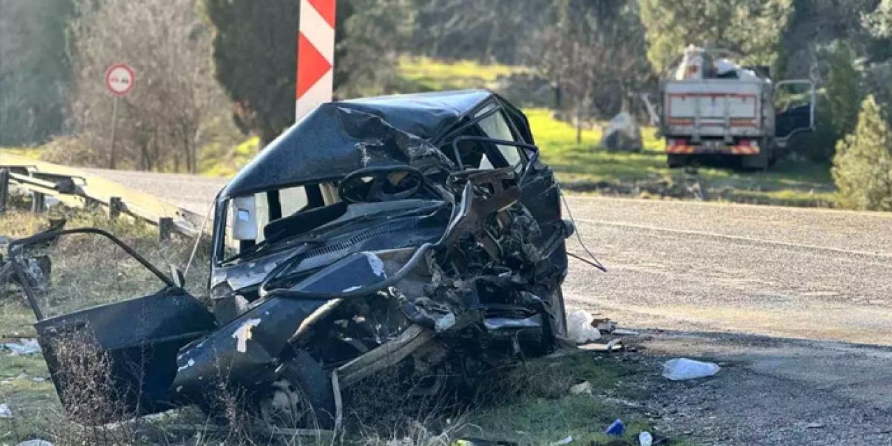 Karabük’te Yol Ayrımı Faciası: Otomobil Hurdaya Döndü, 1 Ölü, 5 Yaralı