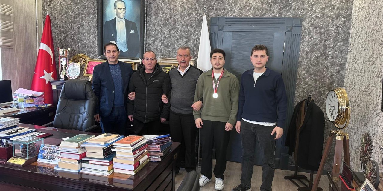 Şampiyonu makamında ağırladı: İlçemizi gururlandırdı