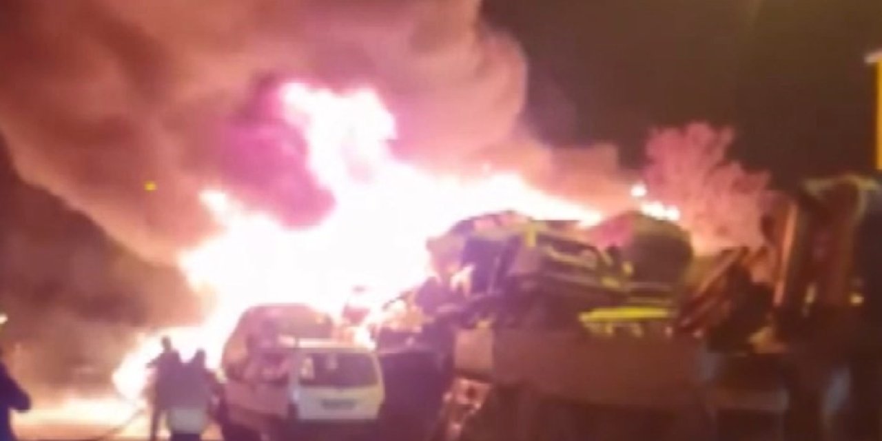 Hurdacılar Sitesi’nde büyük yangın: Onlarca araç demir yığınına döndü