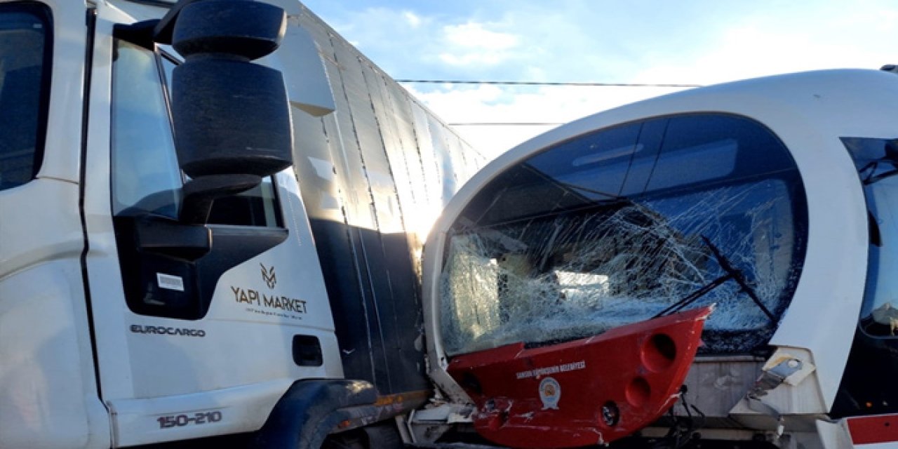 Samsun’da Tramvay ile Kamyon Çarpıştı: Yaralılar Var!