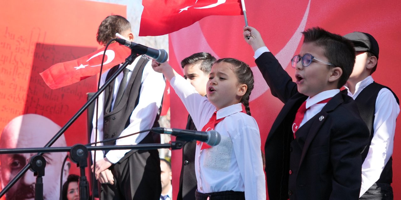 Taceddin Dergahı’nda coşkulu anlar: Sizler oldukça bayrak düşmez