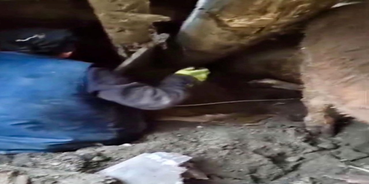 Kars’ta ahır çöktü, çoban son anda kurtuldu