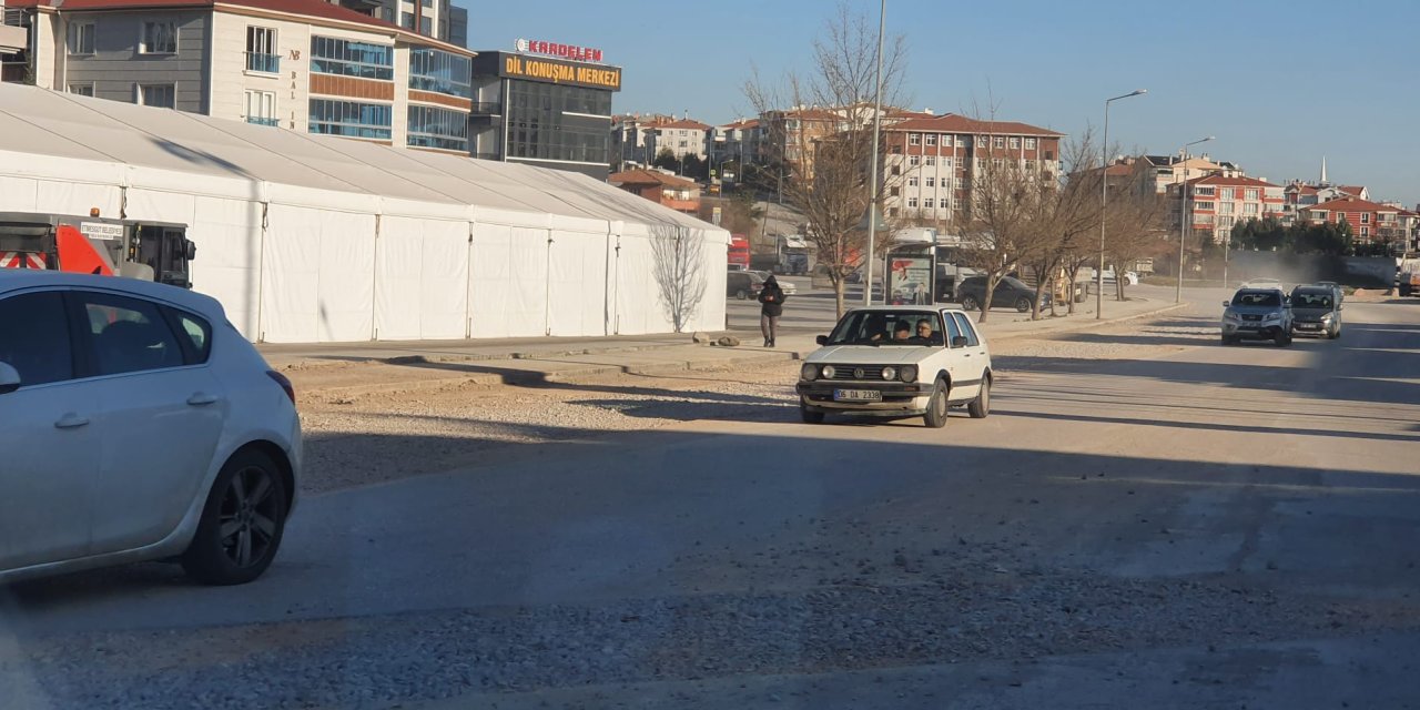 Etimesgut’ta toz toprak içinde iftar çadırı