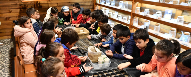 Mamak’ta doğa okulu: Öğrenciler ekolojik köyde toprakla tanışıyor