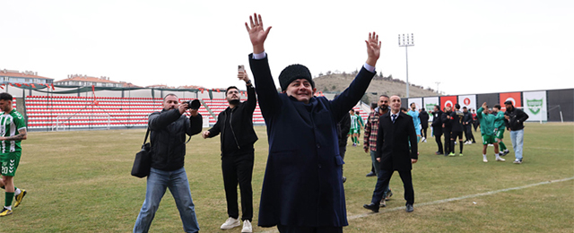 Bağlumspor sahasında fırtına esti: Keçiören’de tribünlerde galibiyet coşkusu