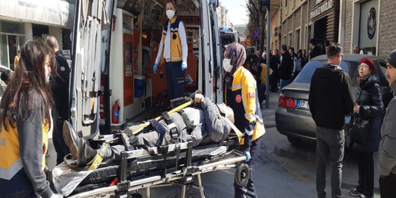 Savrulan Araç Kaldırımdaki Yayaları Biçti! 5 Yaralı