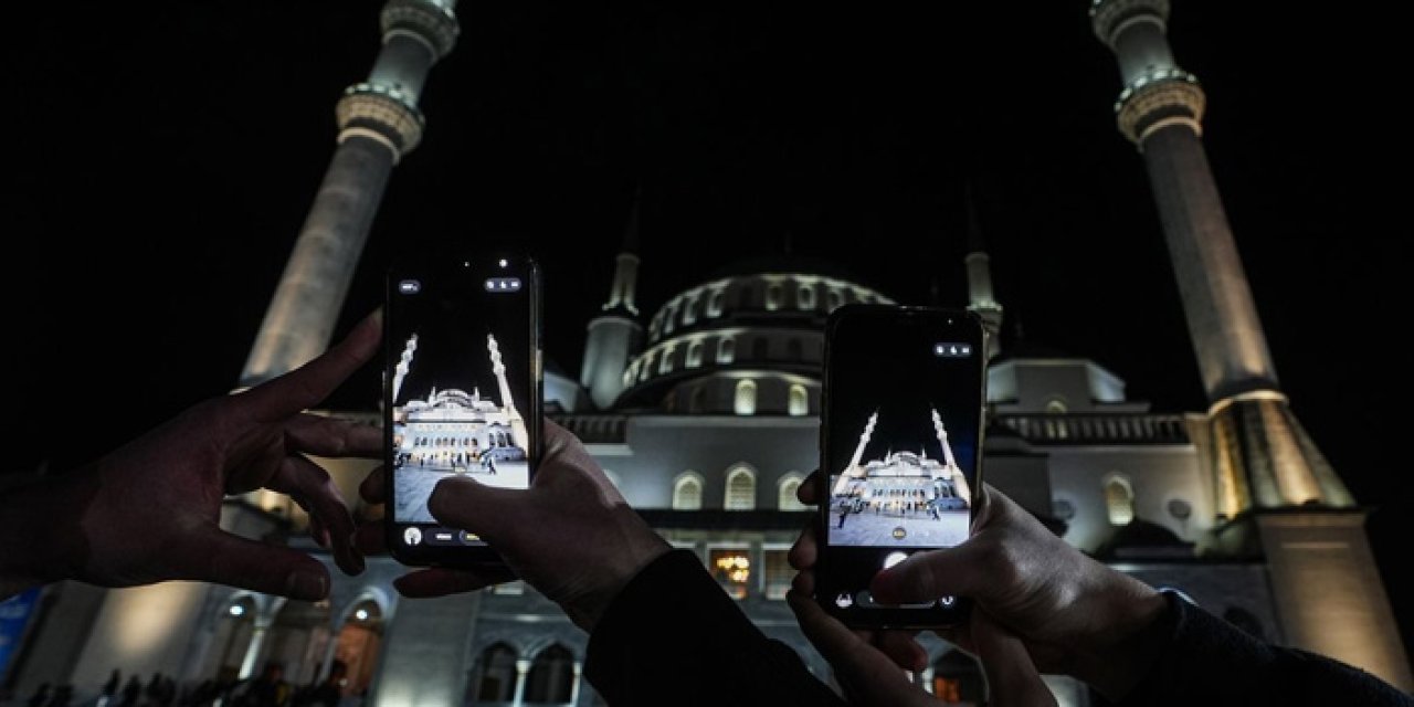 Ankara’da Bin Aydan Hayırlı Gece: Camilerde Yer Kalmadı!