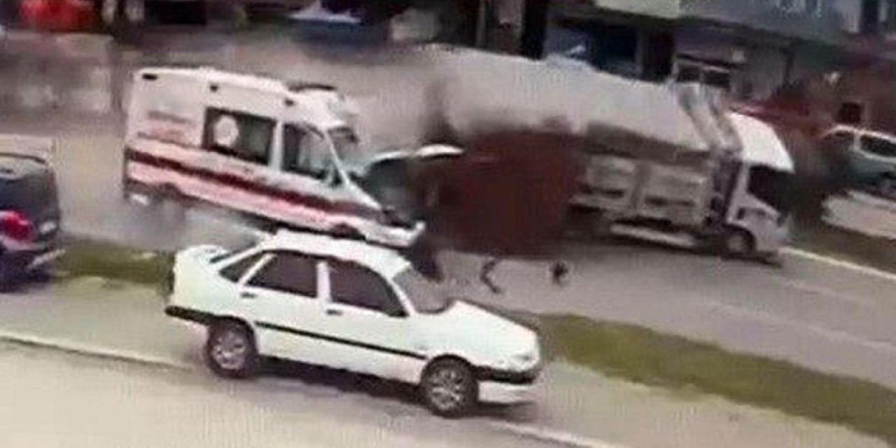Vakaya giden ambulansın kaza yaptı: 1 ölü, 3 yaralı