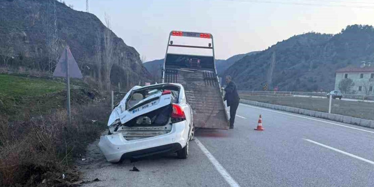 Çorum'da otomobil dereye devrildi: 4 yaralı