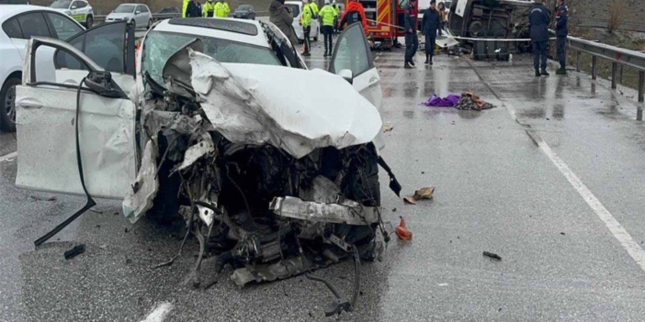 Konya'da Karşı Şeride Geçen Otomobil Facia Saçtı: 2 Ölü, 4 Yaralı