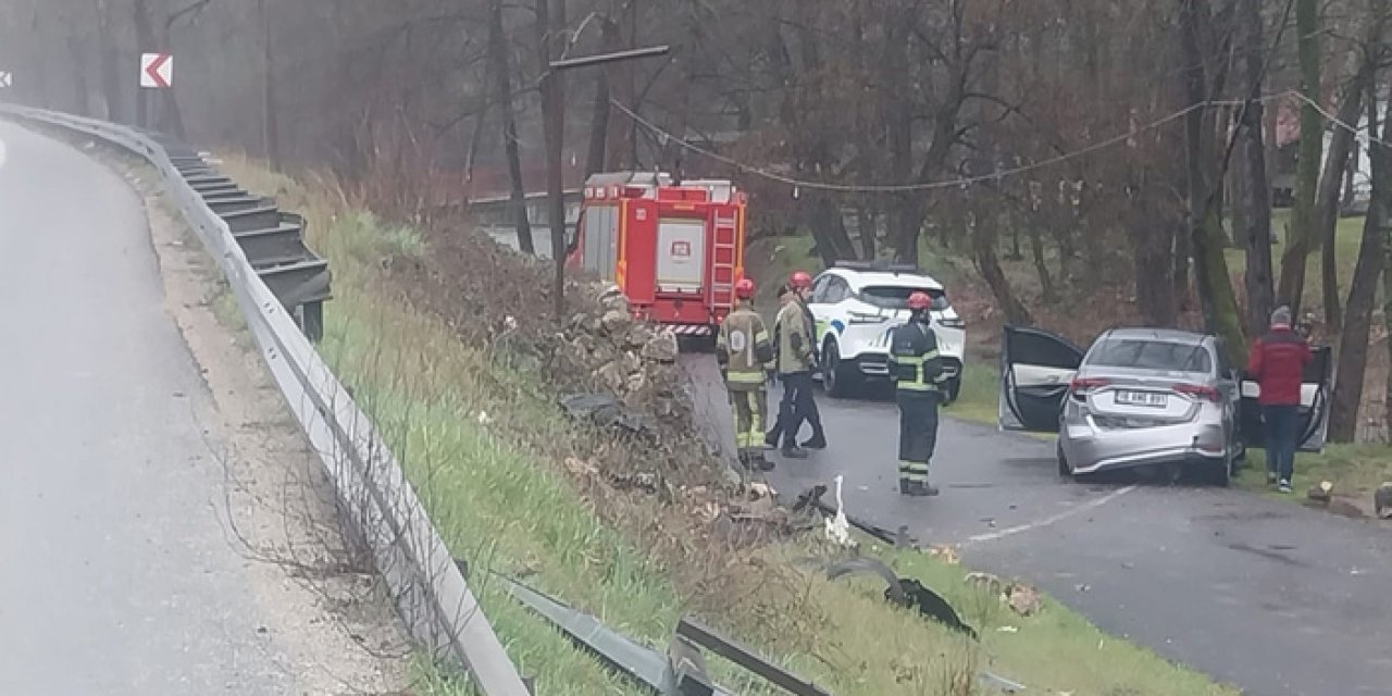 Bursa'da Otomobil Alt Yola Uçtu: 1'i Bebek 4 Yaralı