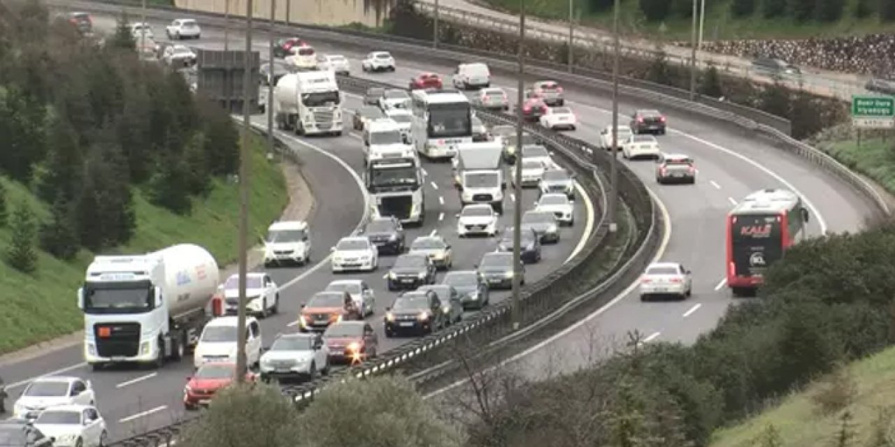 TEM’in Kocaeli etabında İstanbul yönü kilitlendi