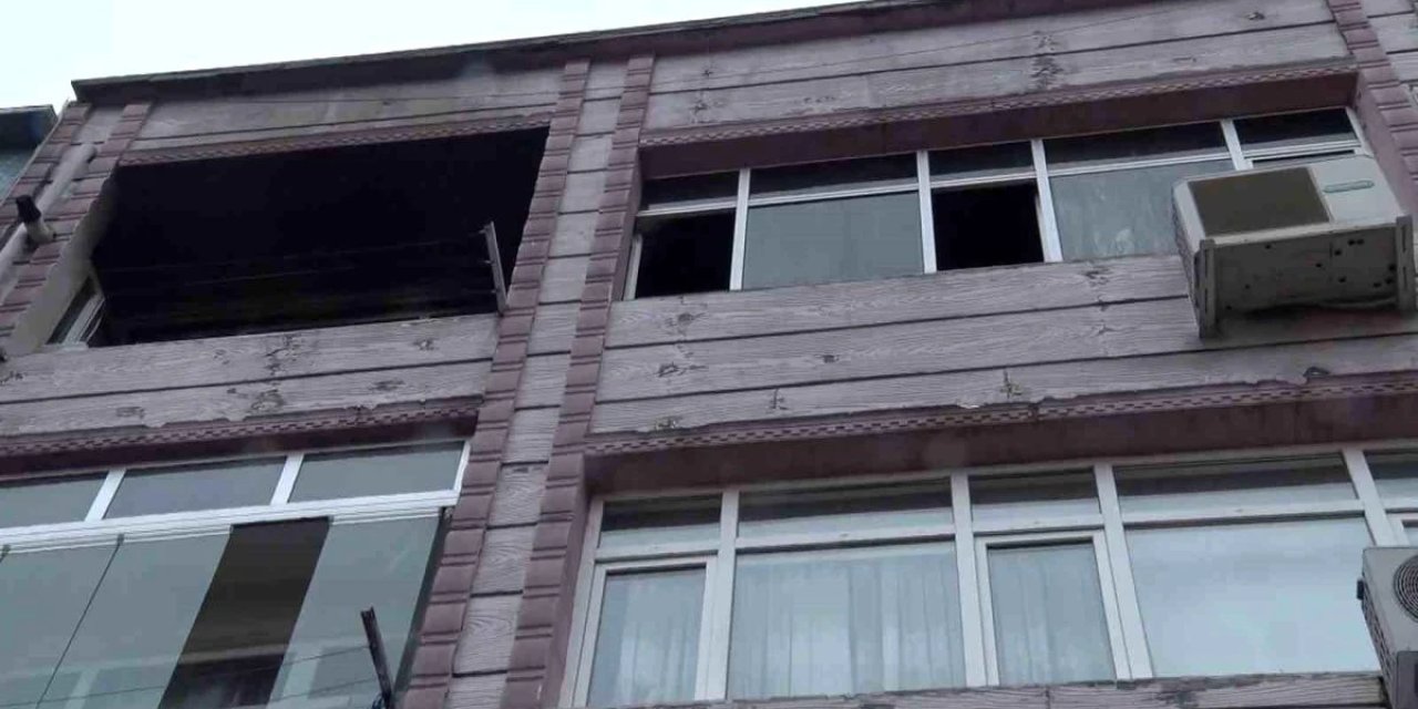 Eşini öldürüp evi ateşe verdi