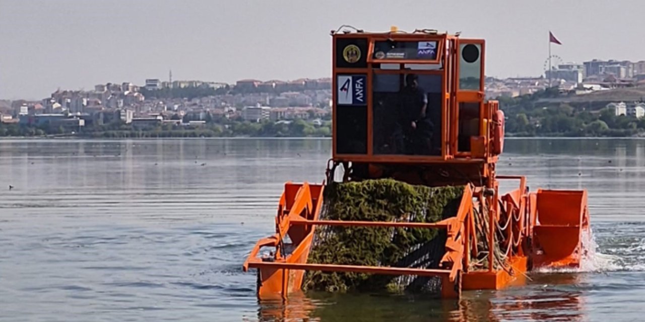 Başkentte göllerde yoğun temizlik seferberliği: Yeni makine devrede