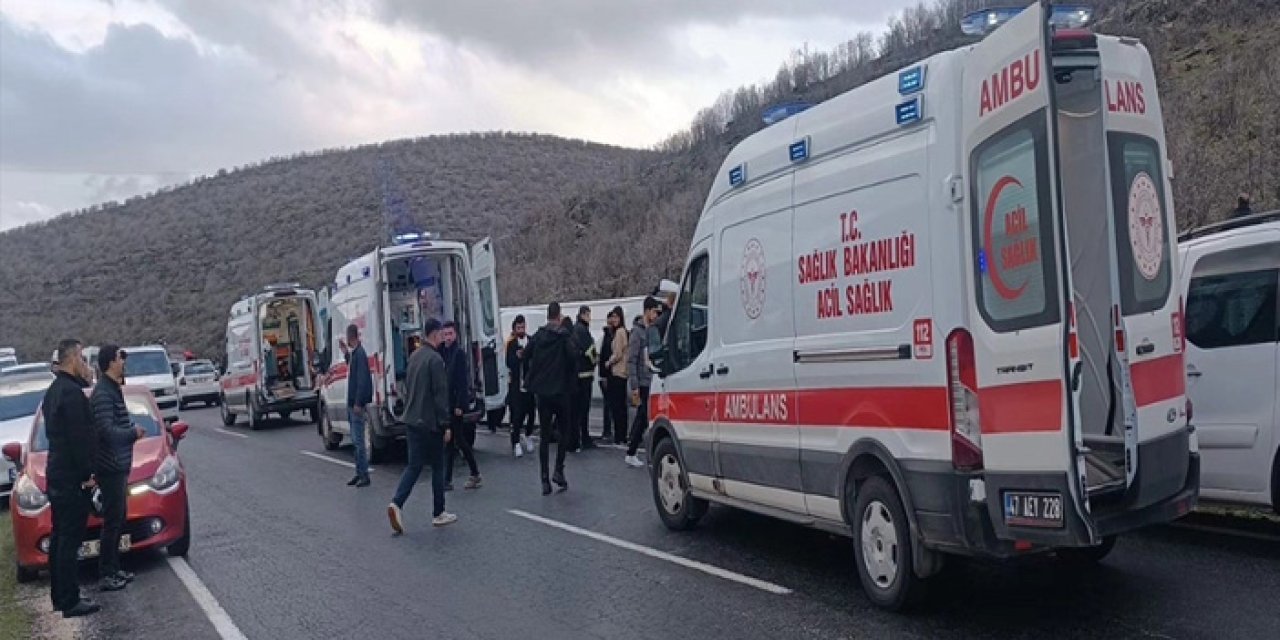 Midyat'ta Yolcu Midibüsü Devrildi: 13 Yaralı