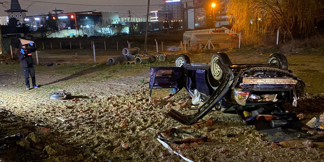 Yenimahalle'de feci kaza: Araç hurdaya döndü