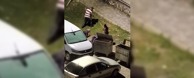 Eski eşiyle tartışan adam, komşuları tarafından dövüldü