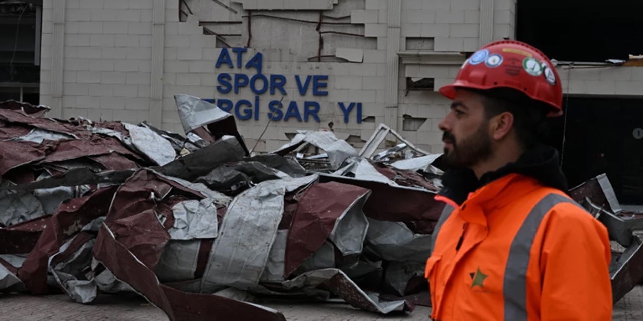 Ankara’nın tarihi Atatürk Spor Salonu yıkıldı