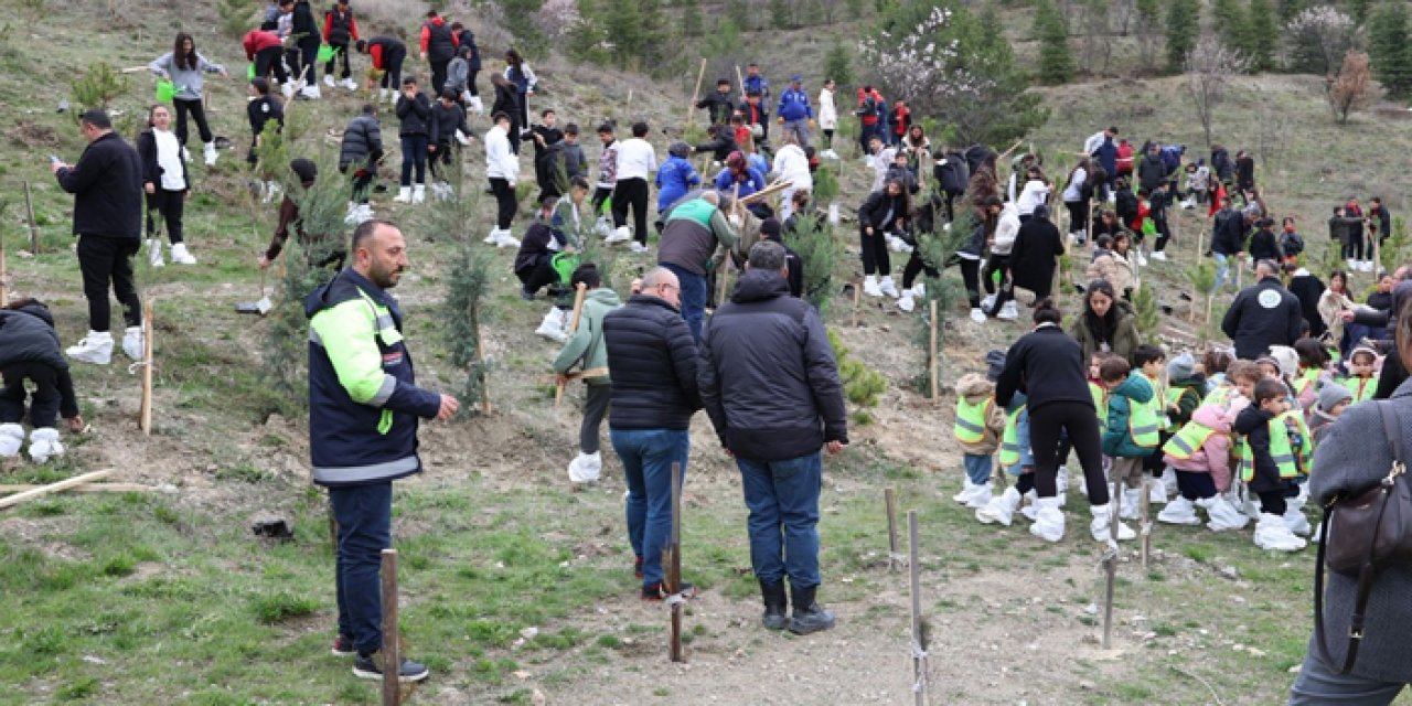 Mamak’ta yeşil seferberlik: Yüzlerce fidan gelecek için dikildi