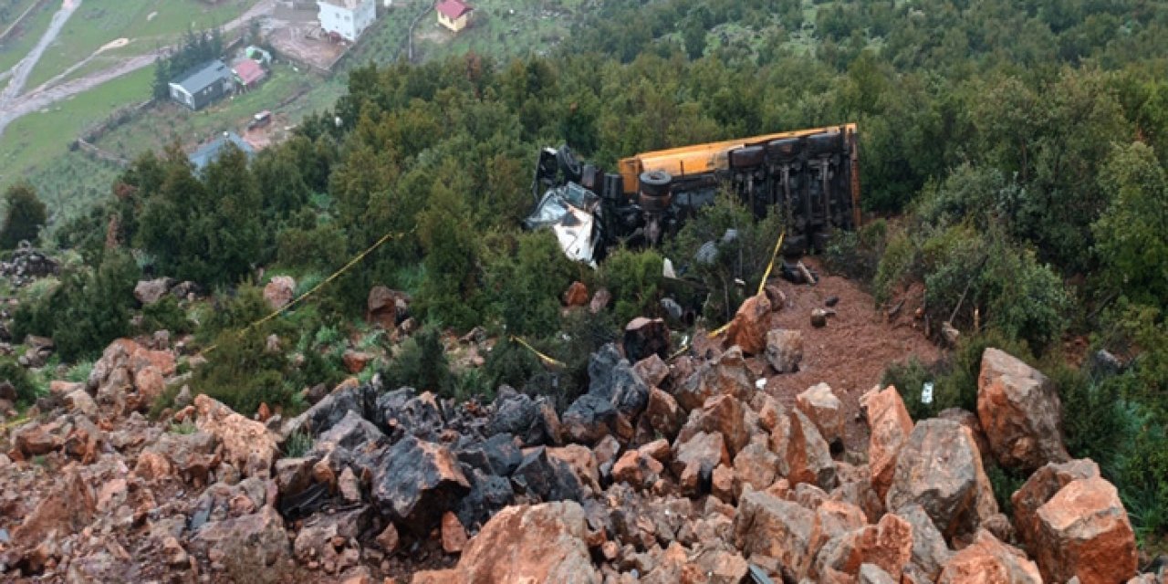 Gaziantep'te Tır Faciası: Uçuruma Yuvarlanan Araç Alevlere Teslim Oldu!