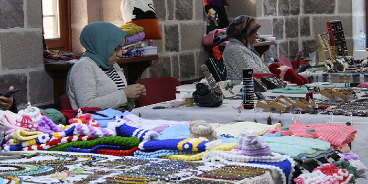 El Ürünleri Pazarı, bahara hazır: Hamamönü’nün renkli tezgâhları yeniden kuruldu