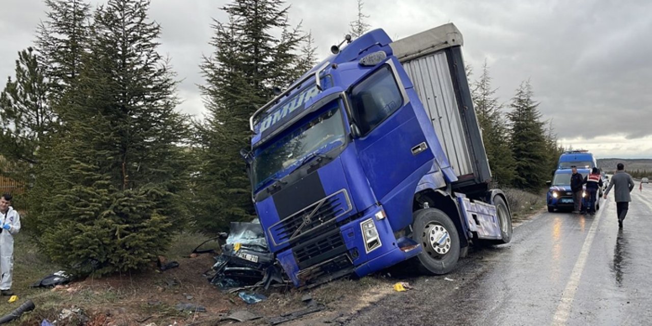 Eskişehir'de tırın çarptığı otomobildeki 1 kişi öldü, 2 kişi yaralandı