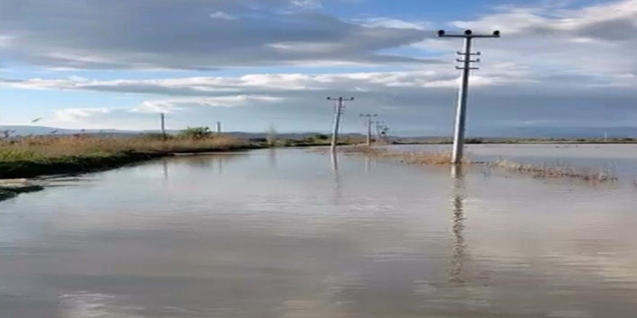 Menderes Nehri Taştı: Bazı Yollar Ulaşıma Kapatıldı