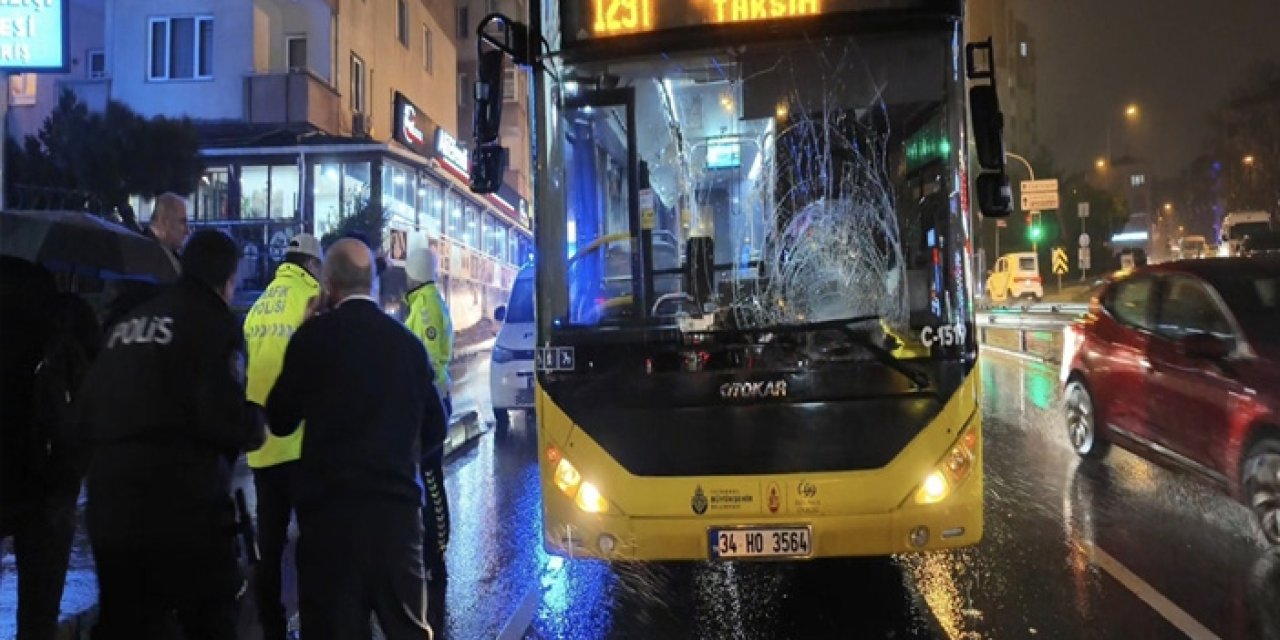 Üsküdar'da Korkutan Kaza: Kırmızı Işıkta Geçen Yayaya İETT Çarptı!