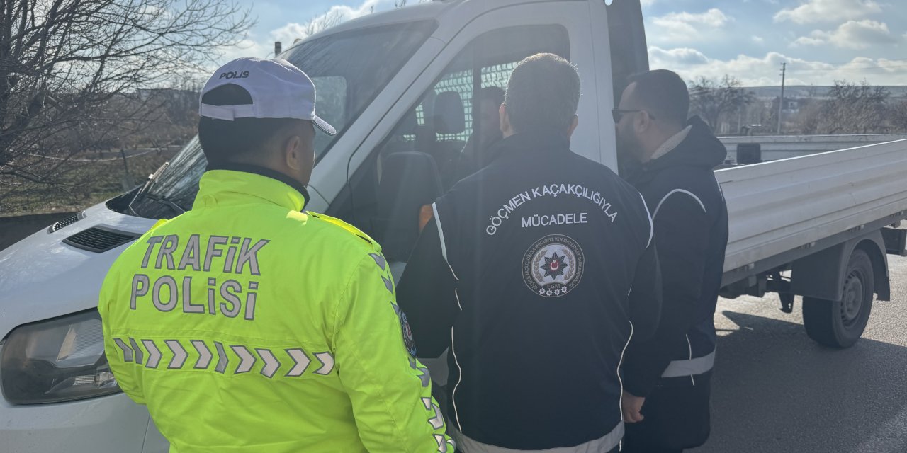 Kırşehir'de yapılan denetimlerde çok sayıda kaçak göçmen yakalandı
