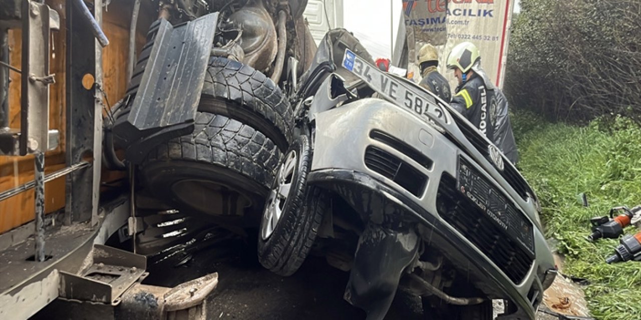 TEM Otoyolu'nda 2 tır, tanker ve otomobil çarpıştı: 2 ölü