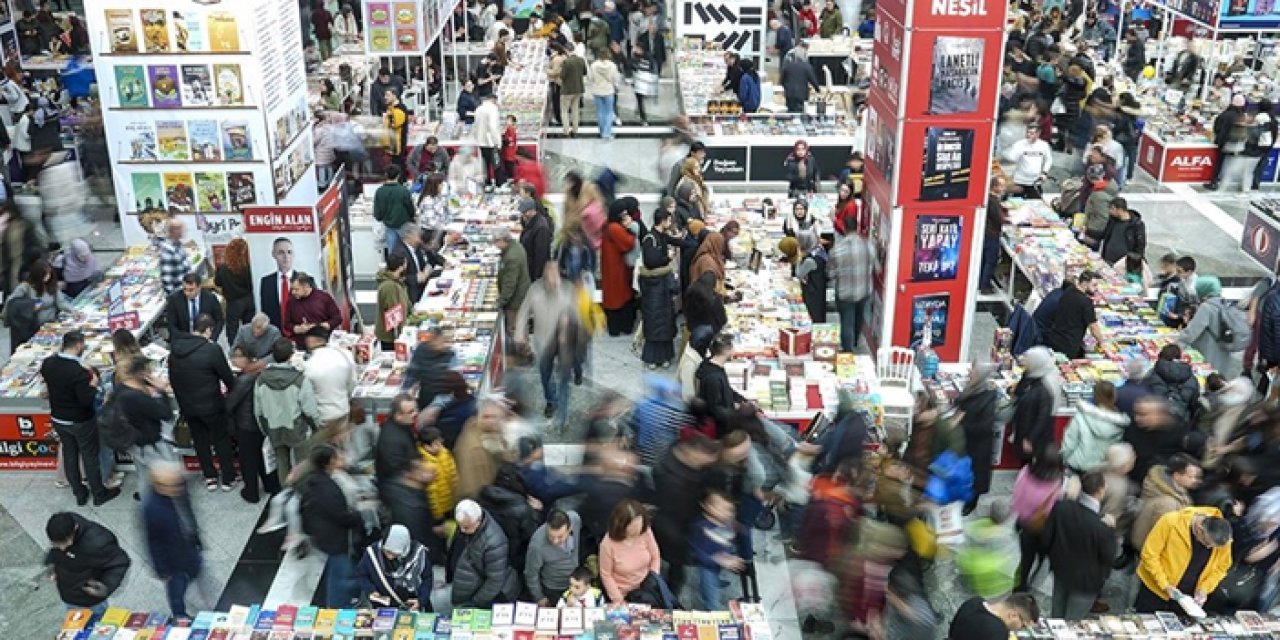 Ankara’da kitap şöleni başladı: Yüzlerce yazar, binlerce okur aynı çatıda