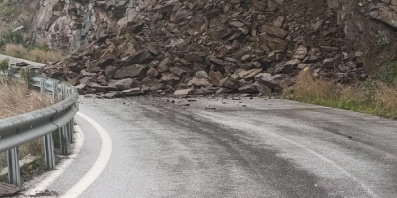 İzmir’de kara yolu çöktü: Yol trafiğe kapatıldı!