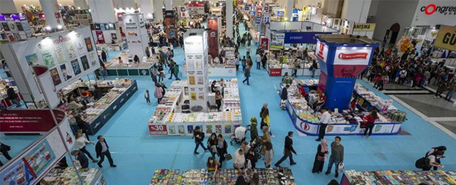 Ankara Kitap Fuarı’nda ikinci gün: Çok sayıda imza töreni var