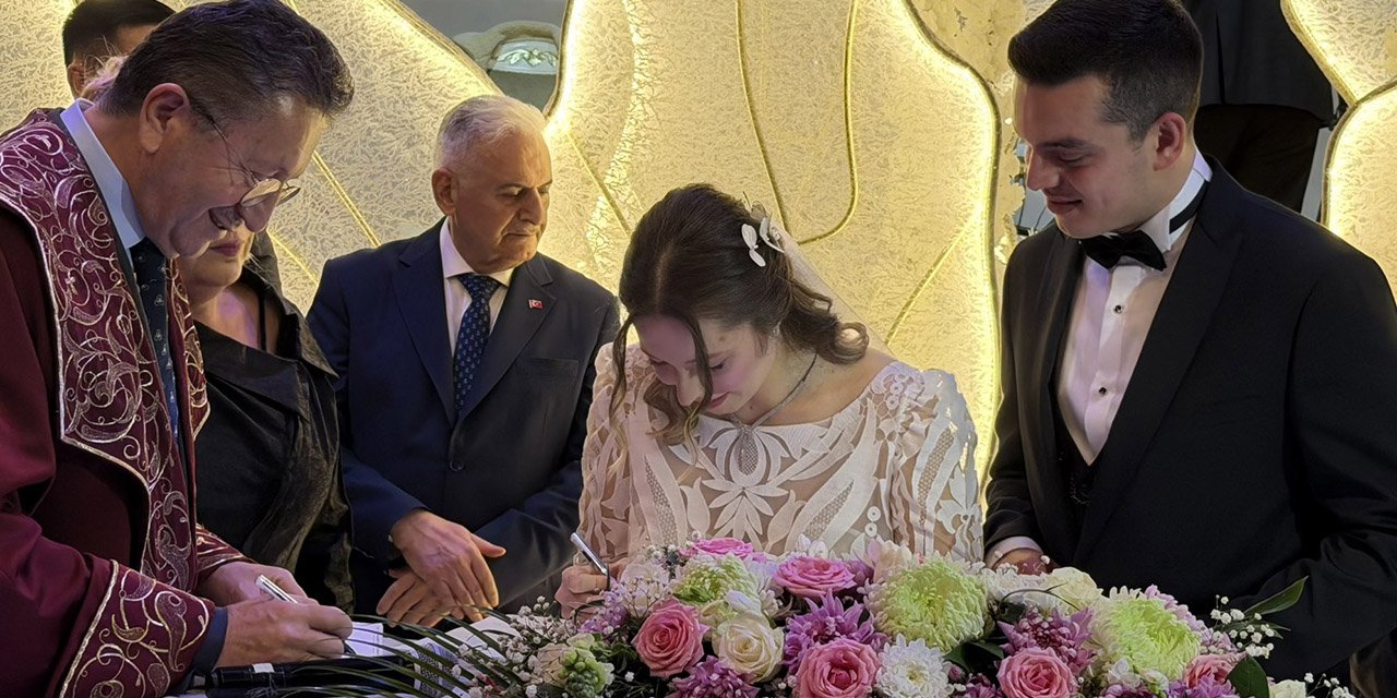 AK Parti Kurucusu oğlunu evlendirdi: Nikahı Tiryaki kıydı