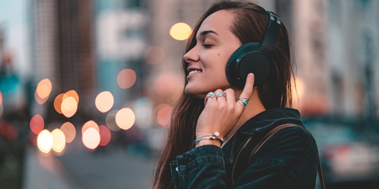 Kulaklık kullanımında sessiz tehlike: Kalıcı işitme kaybına yol açabilir