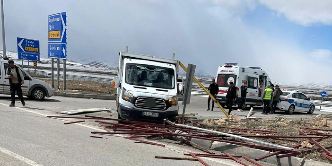 Van’da kavşak faciası: 2 yaralı