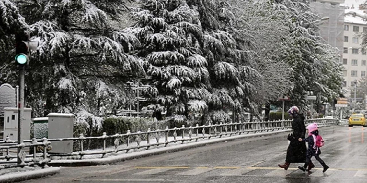 Ankara'ya Nisan ayında kar sürprizi