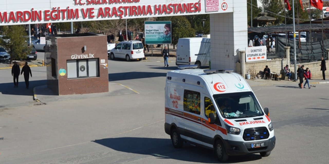 Mardin’de iki otomobil kafa kafaya çarpıştı: 10 yaralı