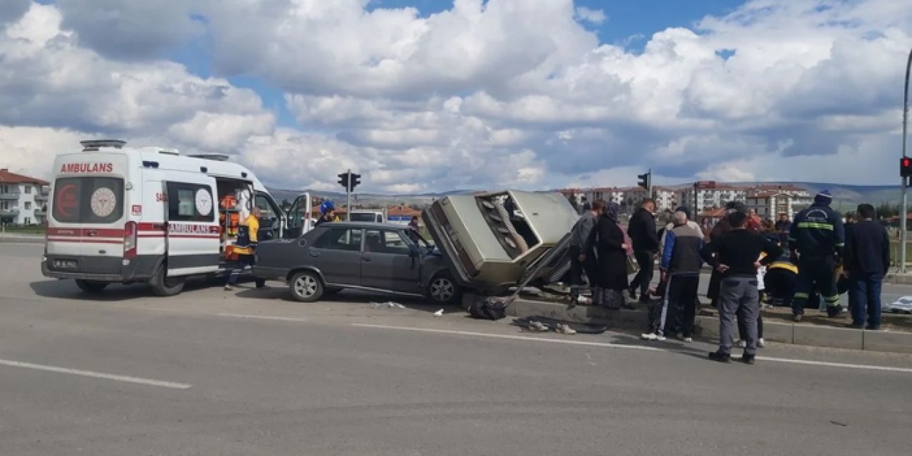Ankara'da otomobil kazası: 3 yaralı