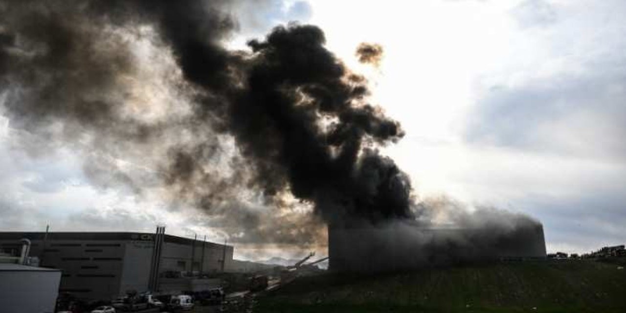 Yenimahalle'de depo yandı: Yangın paniğe sebep oldu