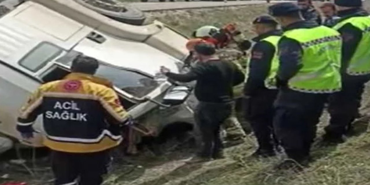 Haymana'da kum yüklü kamyon yola devrildi: 1 yaralı