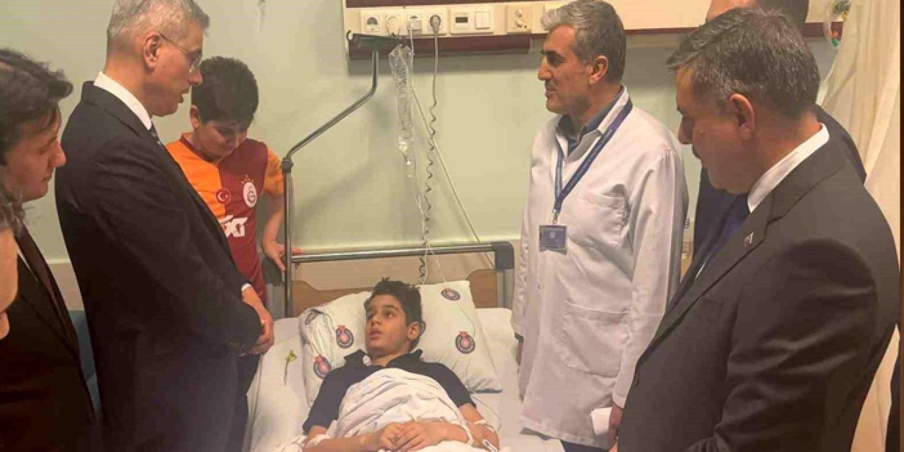 Bakanlar yaralı öğrencileri ziyaret etti