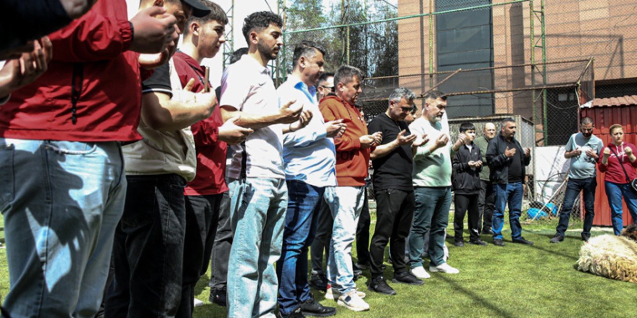 Beştepe’ye moral ziyareti: Taraftarlar kurban kesti