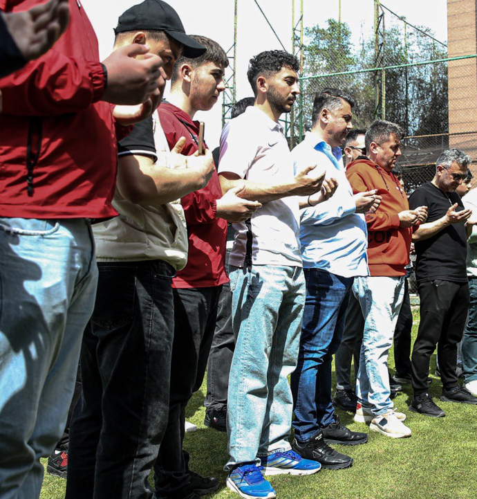 Beştepe’ye moral ziyareti: Taraftarlar kurban kesti